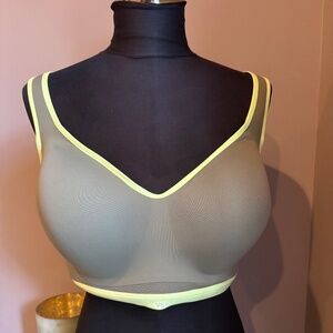 Victoria’s Secret VSX Incredible Max Sports Bra, sz 38DDD